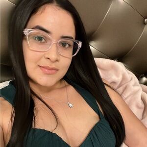 Meet your Posher, Yarelis